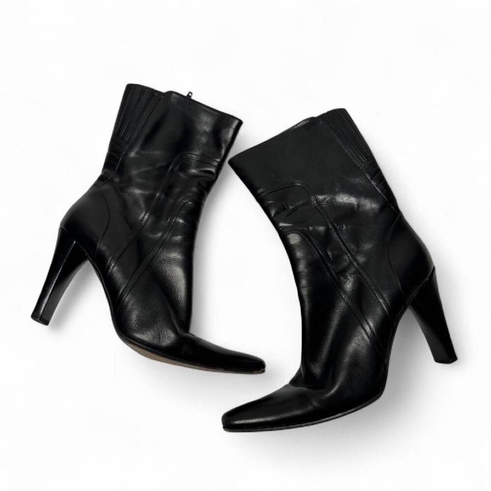 Black leather ankle boots Made in Italy. Size US 8.5. Brand Via spica
